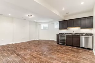 116 W Chestnut St, Chicago, IL 60610 - Photo 17