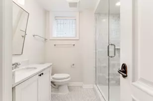 116 W Chestnut St, Chicago, IL 60610 - Photo 15