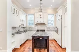 116 W Chestnut St, Chicago, IL 60610 - Photo 5