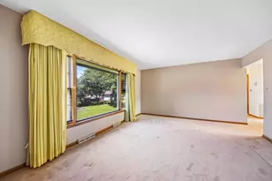 418 Highland Rd, Willowbrook, IL 60527 - Photo 9