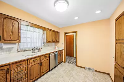 418 Highland Road, Willowbrook, IL 60527 - Photo 13