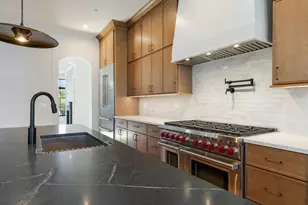 2214 W Oakdale Ave, Chicago, IL 60618 - Photo 13