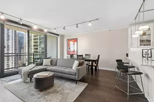 201 N Westshore Dr, Chicago, IL 60601 - Photo 3