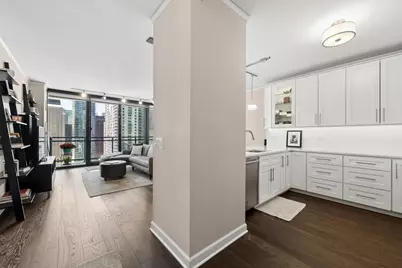 201 N Westshore Drive #2705, Chicago, IL 60601 - Photo 5