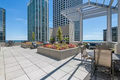 201 N Westshore Drive #2705, Chicago, IL 60601 - Photo 25