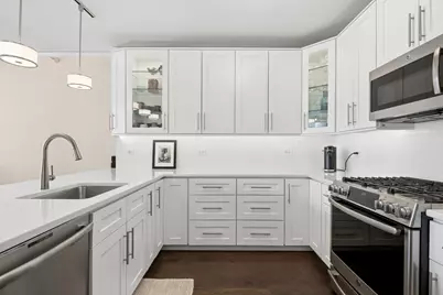 201 N Westshore Drive #2705, Chicago, IL 60601 - Photo 7