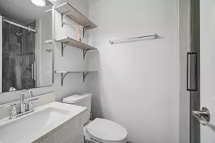 890 Yorkshire Dr, Hanover Park, IL 60133 - Photo 17