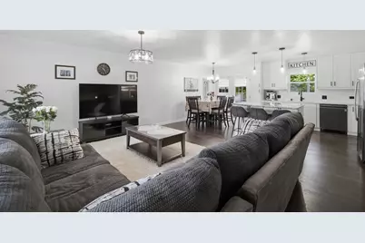 890 Yorkshire Drive, Hanover Park, IL 60133 - Photo 3