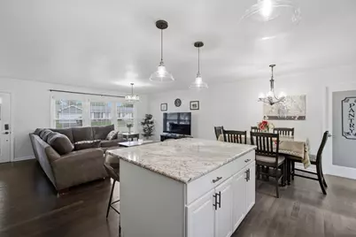 890 Yorkshire Drive, Hanover Park, IL 60133 - Photo 9