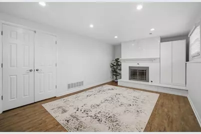 890 Yorkshire Drive, Hanover Park, IL 60133 - Photo 15