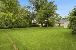 890 Yorkshire Dr, Hanover Park, IL 60133 - Photo 21