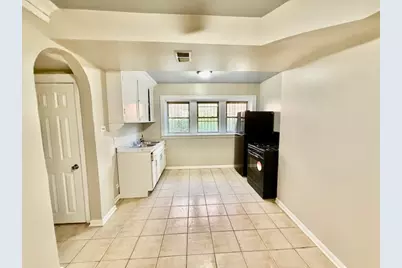 7932 S Kingston Avenue #GRDN, Chicago, IL 60617 - Photo 3