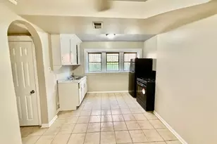 7932 S Kingston Ave, Chicago, IL 60617 - Photo 3