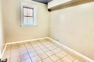 7932 S Kingston Ave, Chicago, IL 60617 - Photo 5