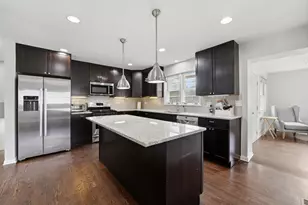 389 Michael John Dr, Park Ridge, IL 60068 - Photo 7
