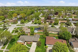 389 Michael John Dr, Park Ridge, IL 60068 - Photo 35