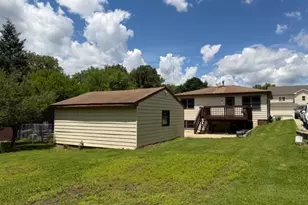907 Houston Ave, Elgin, IL 60120 - Photo 11