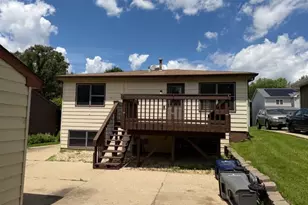 907 Houston Ave, Elgin, IL 60120 - Photo 5