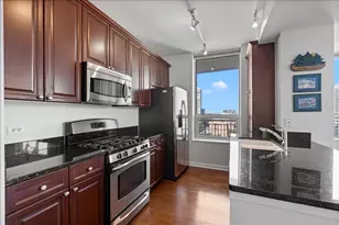 330 W Grand Ave, Chicago, IL 60654 - Photo 3