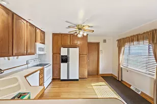 11115 Martindale Dr, Westchester, IL 60154 - Photo 5