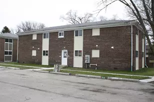 304 Wilshire Dr, Sandwich, IL 60548 - Photo 1