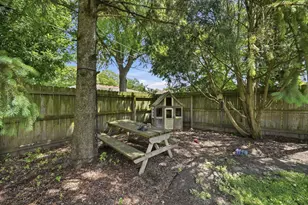 256 Walnut Dr, Saint Charles, IL 60174 - Photo 29