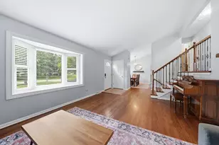 256 Walnut Dr, Saint Charles, IL 60174 - Photo 3