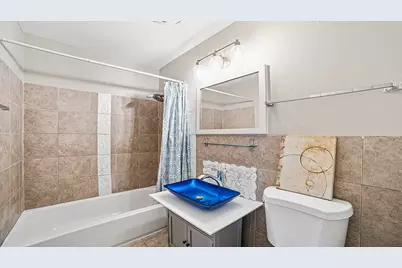 2411 W Balmoral Avenue #3B, Chicago, IL 60625 - Photo 3