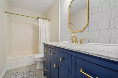 667 W Division Street #3C, Chicago, IL 60610 - Photo 17