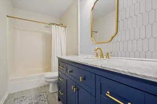 667 W Division St, Chicago, IL 60610 - Photo 17