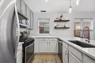 667 W Division St, Chicago, IL 60610 - Photo 3