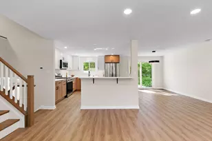 1005 Carlton Ln, Schaumburg, IL 60193 - Photo 5