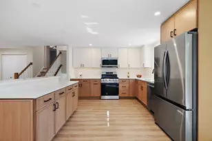 1005 Carlton Ln, Schaumburg, IL 60193 - Photo 11