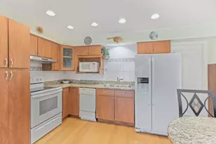 9411 Bay Colony Dr, Des Plaines, IL 60016 - Photo 7