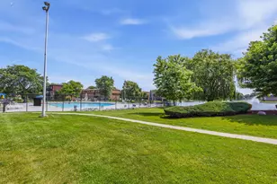 9411 Bay Colony Dr, Des Plaines, IL 60016 - Photo 17
