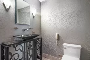 180 E Pearson St, Chicago, IL 60611 - Photo 27