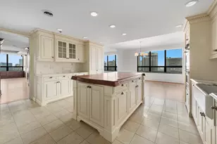 180 E Pearson St, Chicago, IL 60611 - Photo 13