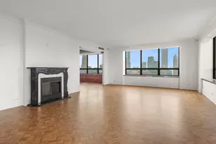 180 E Pearson St, Chicago, IL 60611 - Photo 5