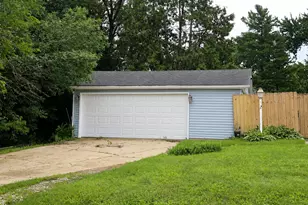 23W563 Woodworth Pl, Roselle, IL 60172 - Photo 3