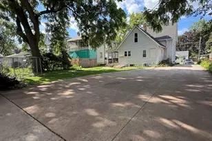 916 Pleasant St, Dekalb, IL 60115 - Photo 21