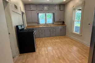 916 Pleasant St, Dekalb, IL 60115 - Photo 7