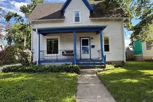 916 Pleasant St, Dekalb, IL 60115 - Photo 1