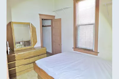 10437 S Avenue H, Chicago, IL 60617 - Photo 9