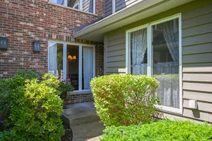 854 Saddlewood Dr, Glen Ellyn, IL 60137 - Photo 1