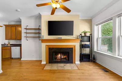 867 W Cornelia Avenue #1, Chicago, IL 60657 - Photo 5