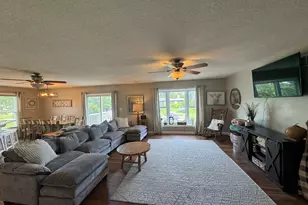 1204 NE 5th Ave, Aledo, IL 61231 - Photo 3