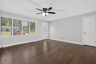 319 Parkshore Dr, Shorewood, IL 60404 - Photo 5