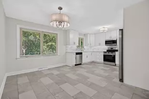 319 Parkshore Dr, Shorewood, IL 60404 - Photo 7