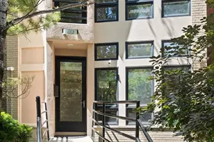 930 W Wolfram St, Chicago, IL 60657 - Photo 3