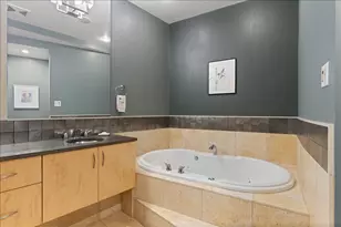 930 W Wolfram St, Chicago, IL 60657 - Photo 23